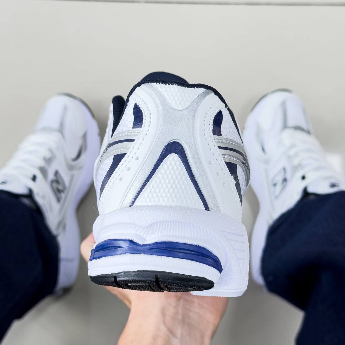 NB 530 Branco/Azul Marinho Premium