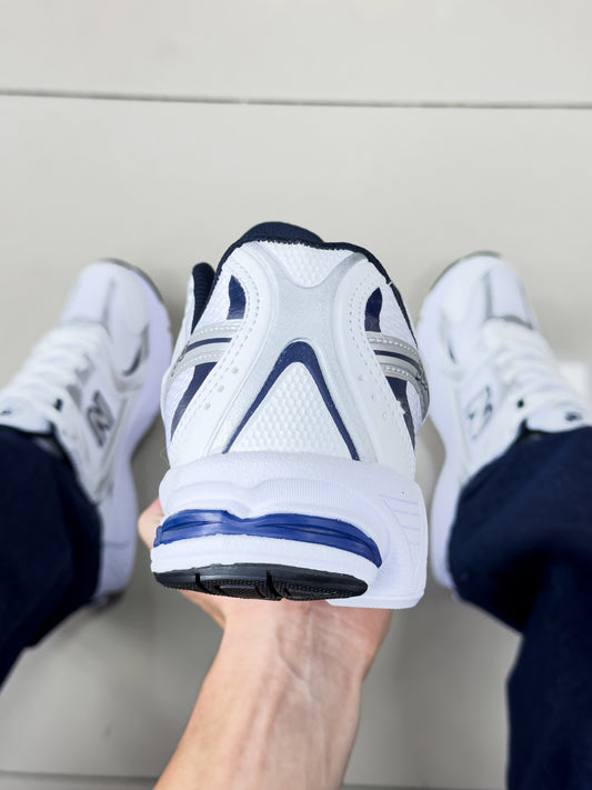 NB 530 Branco/Azul Marinho Premium