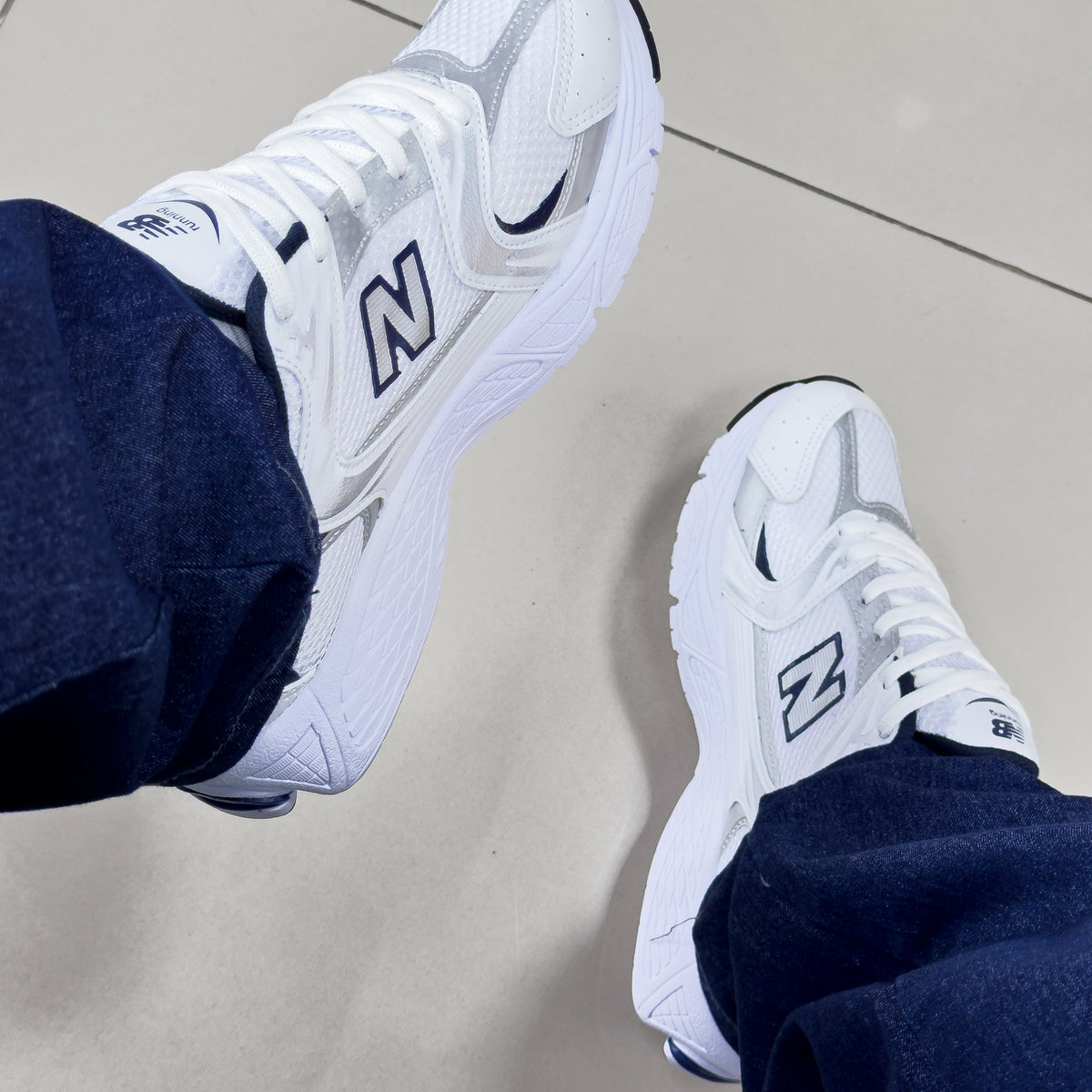 NB 530 Branco/Azul Marinho Premium