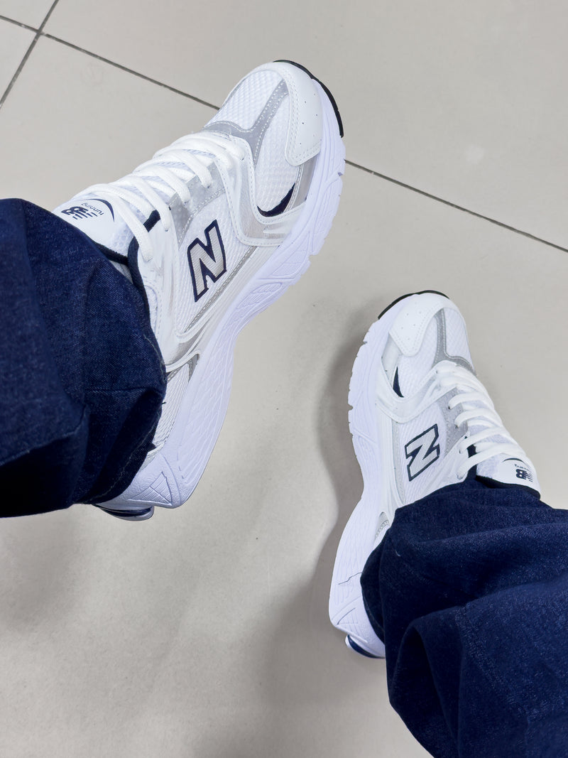 NB 530 Branco/Azul Marinho Premium