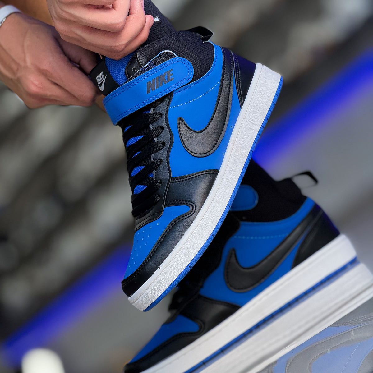 Borough Mid Preto/Azul Premium