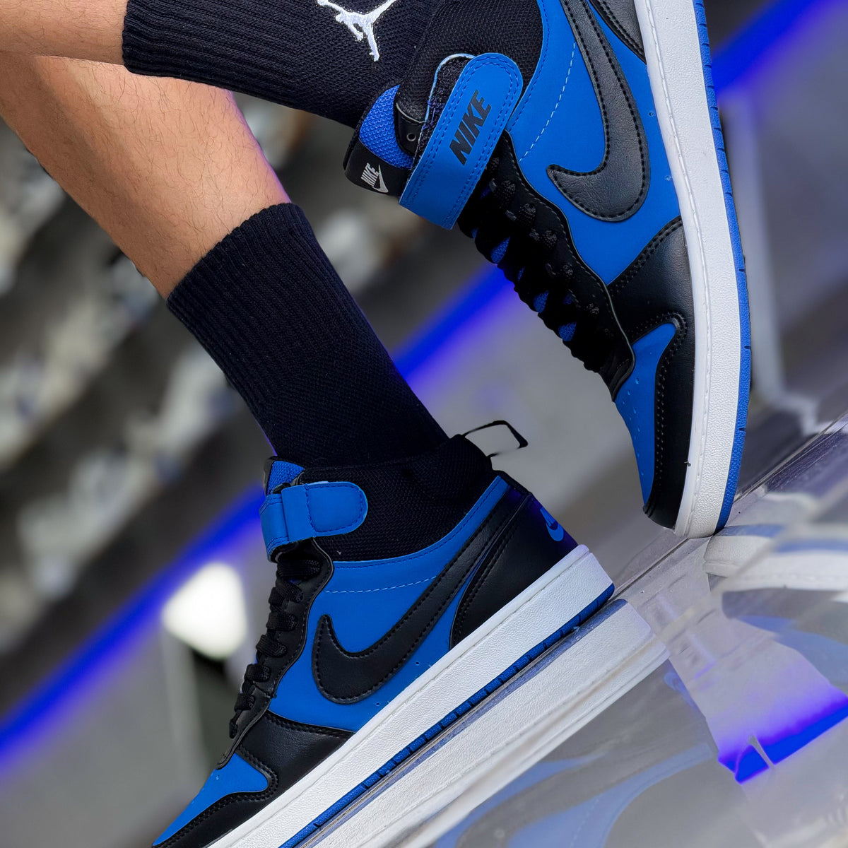 Borough Mid Preto/Azul Premium
