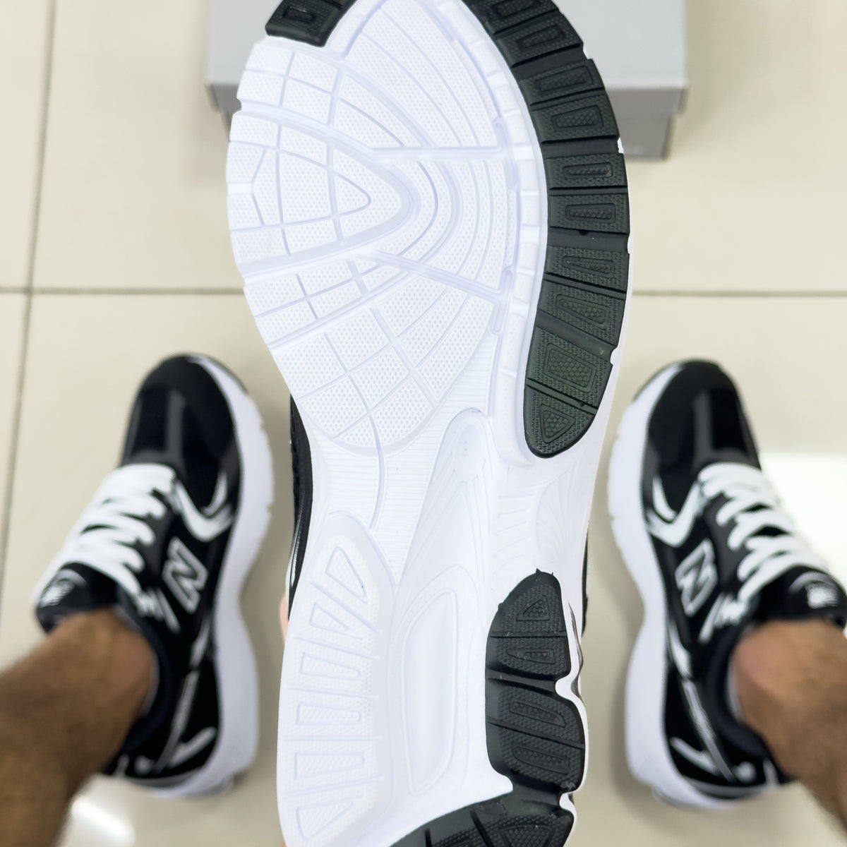 NB 530 Preto/Branco Premium