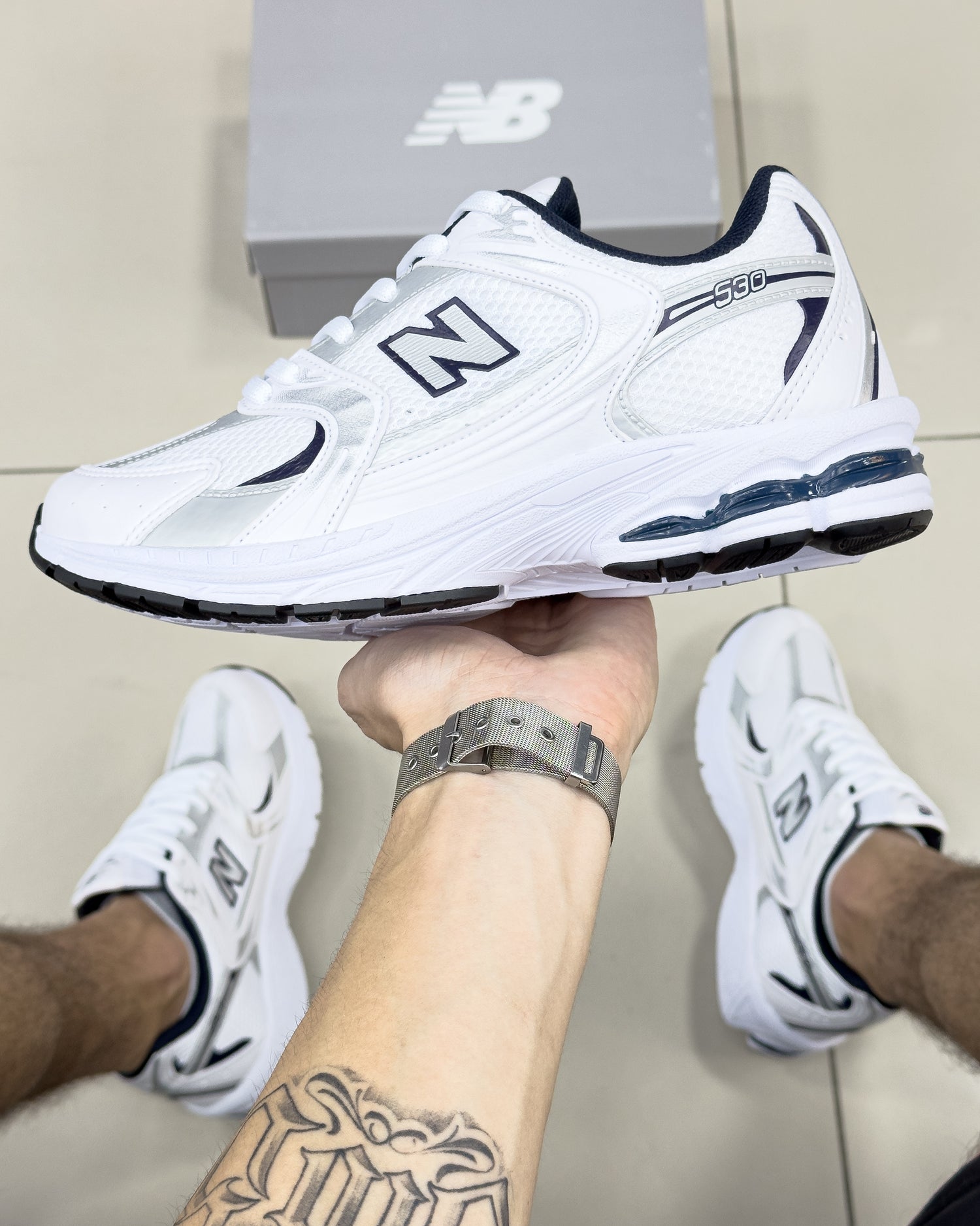 NB 530 Branco/Azul Marinho Premium