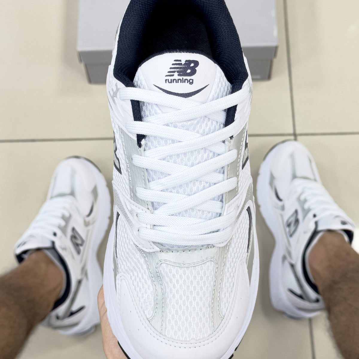 NB 530 Branco/Azul Marinho Premium