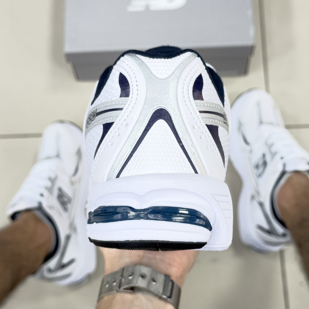 NB 530 Branco/Azul Marinho Premium