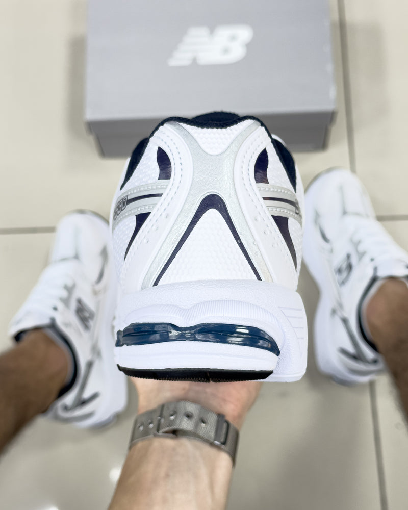 NB 530 Branco/Azul Marinho Premium