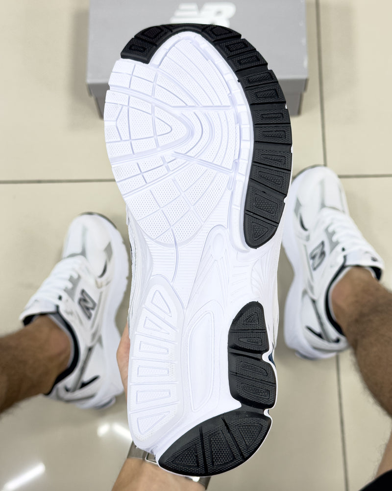 NB 530 Branco/Azul Marinho Premium