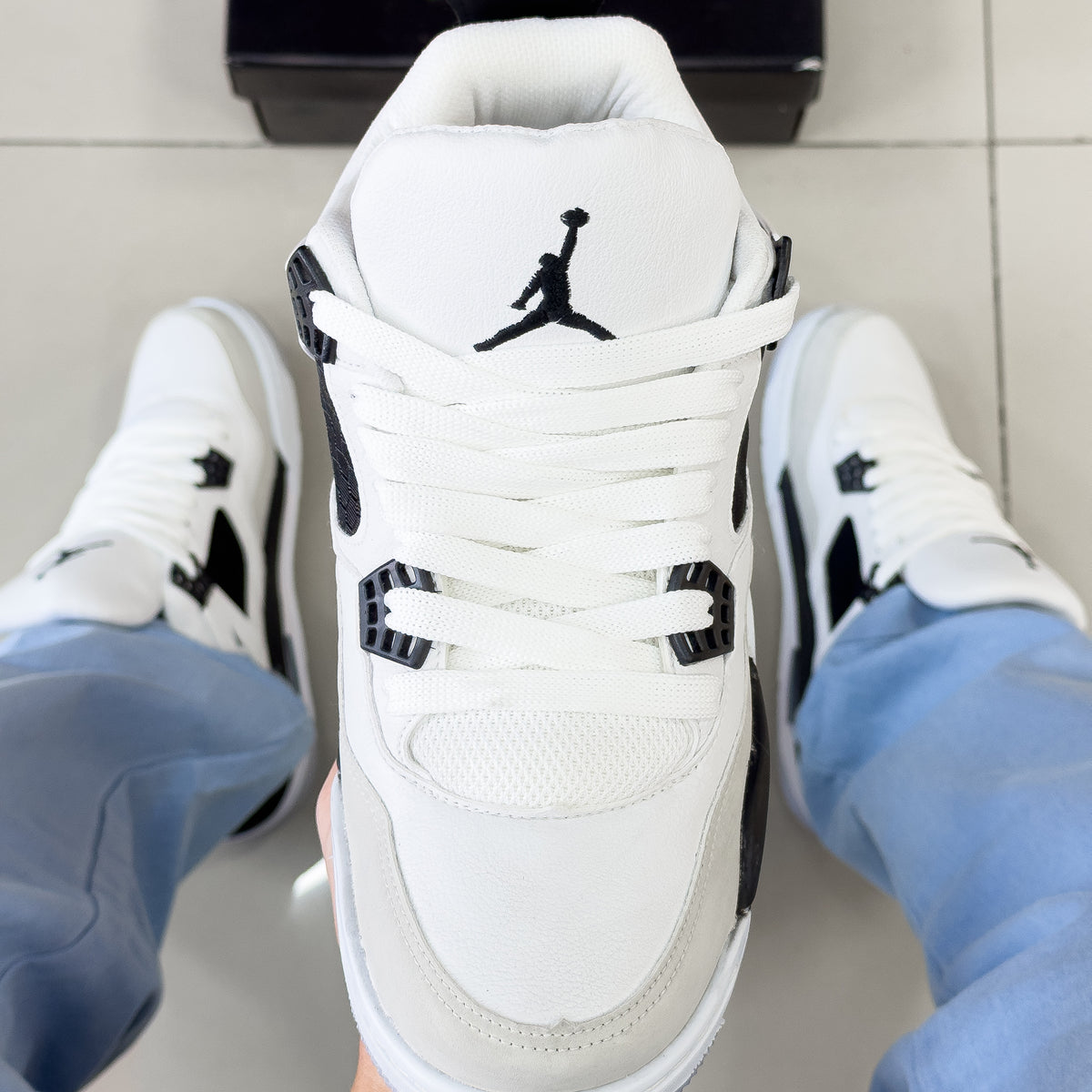 Air Jordan 4 Branco/Preto Premium