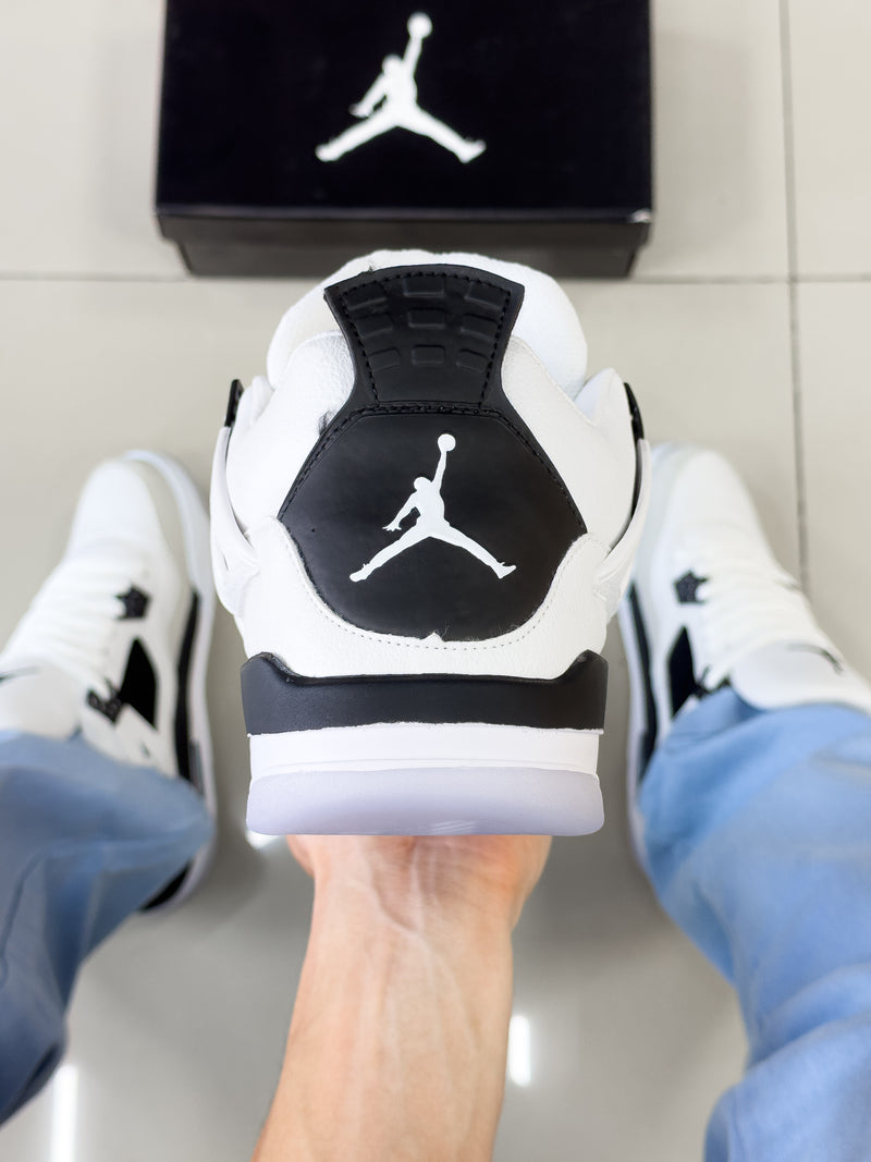 Air Jordan 4 Branco/Preto Premium
