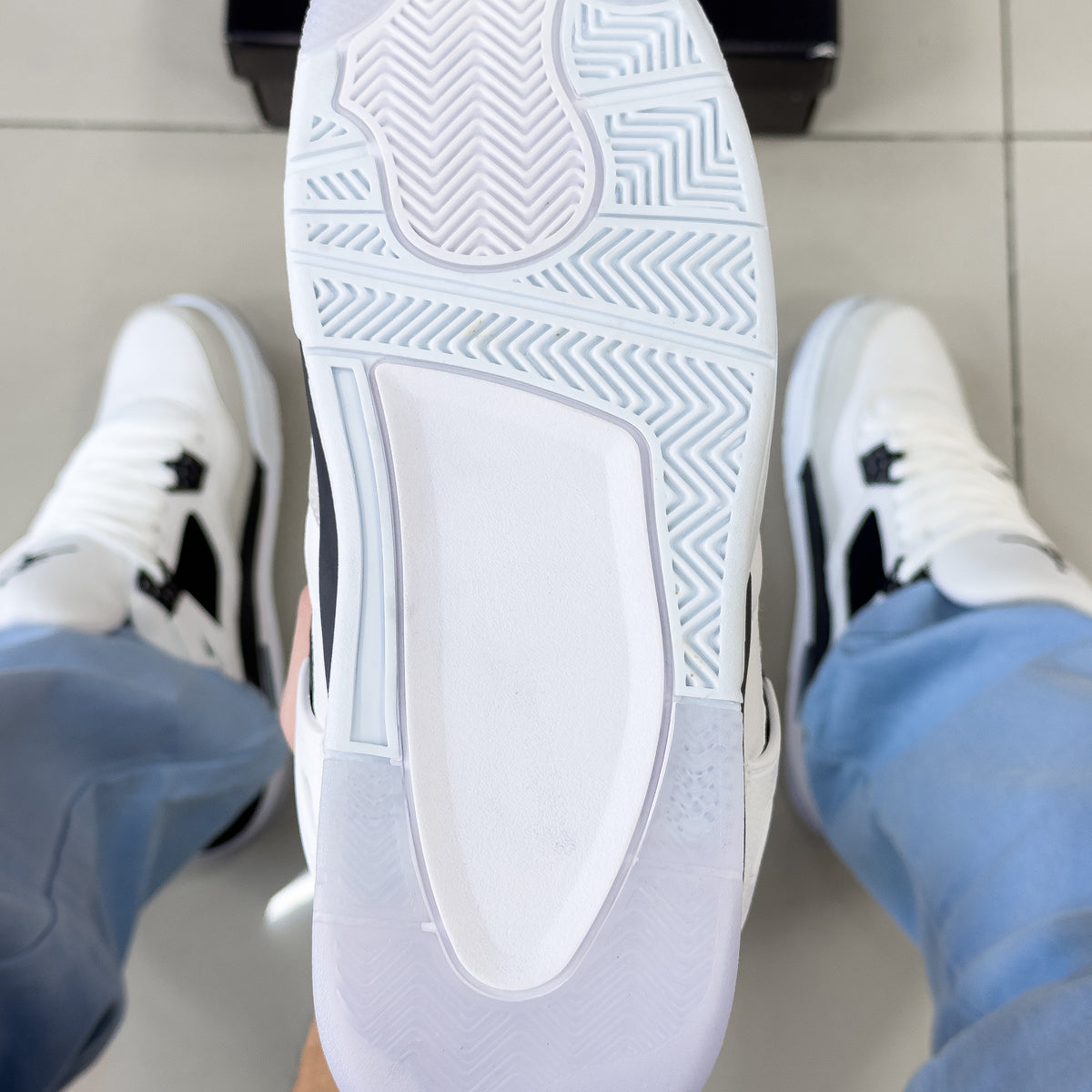 Air Jordan 4 Branco/Preto Premium