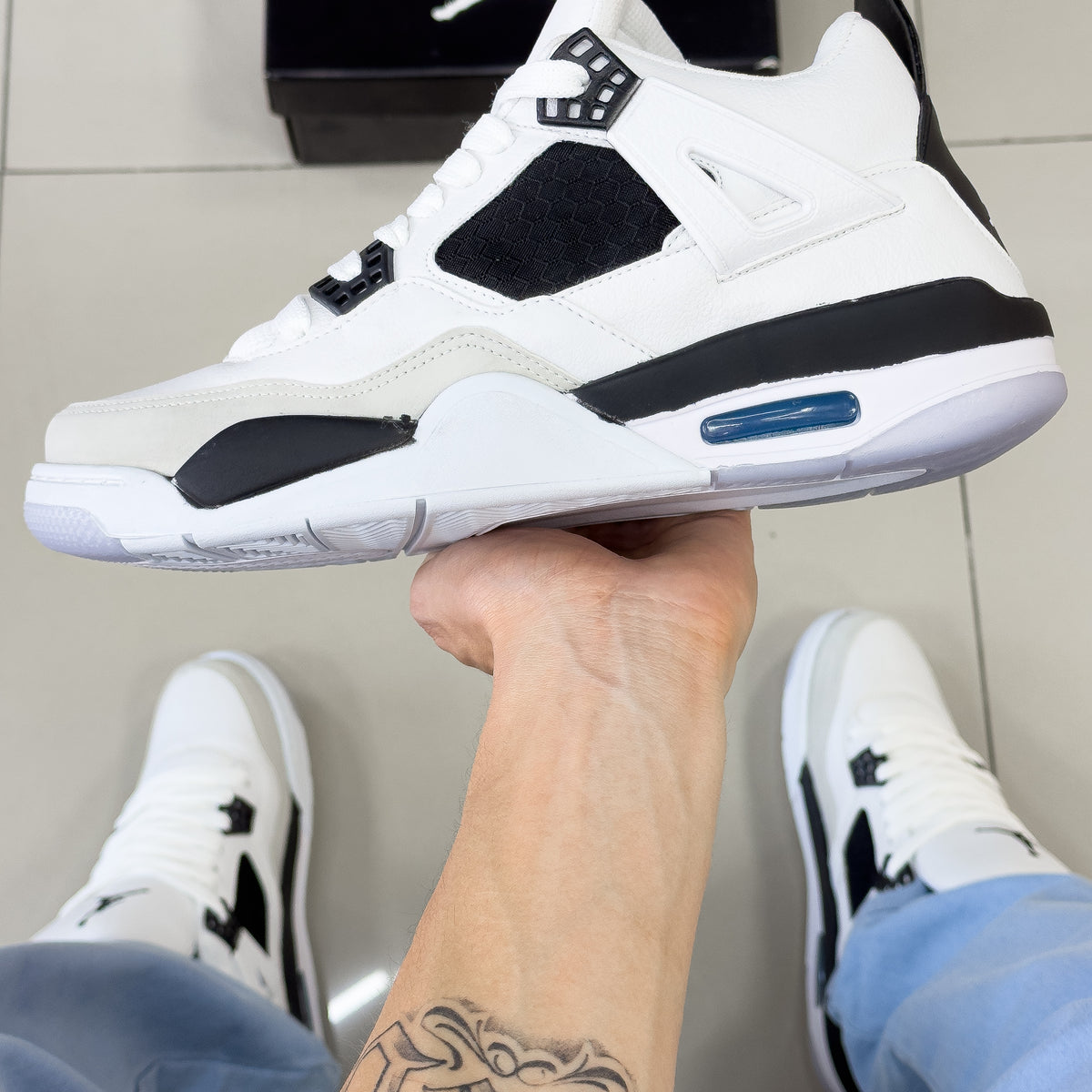 Air Jordan 4 Branco/Preto Premium