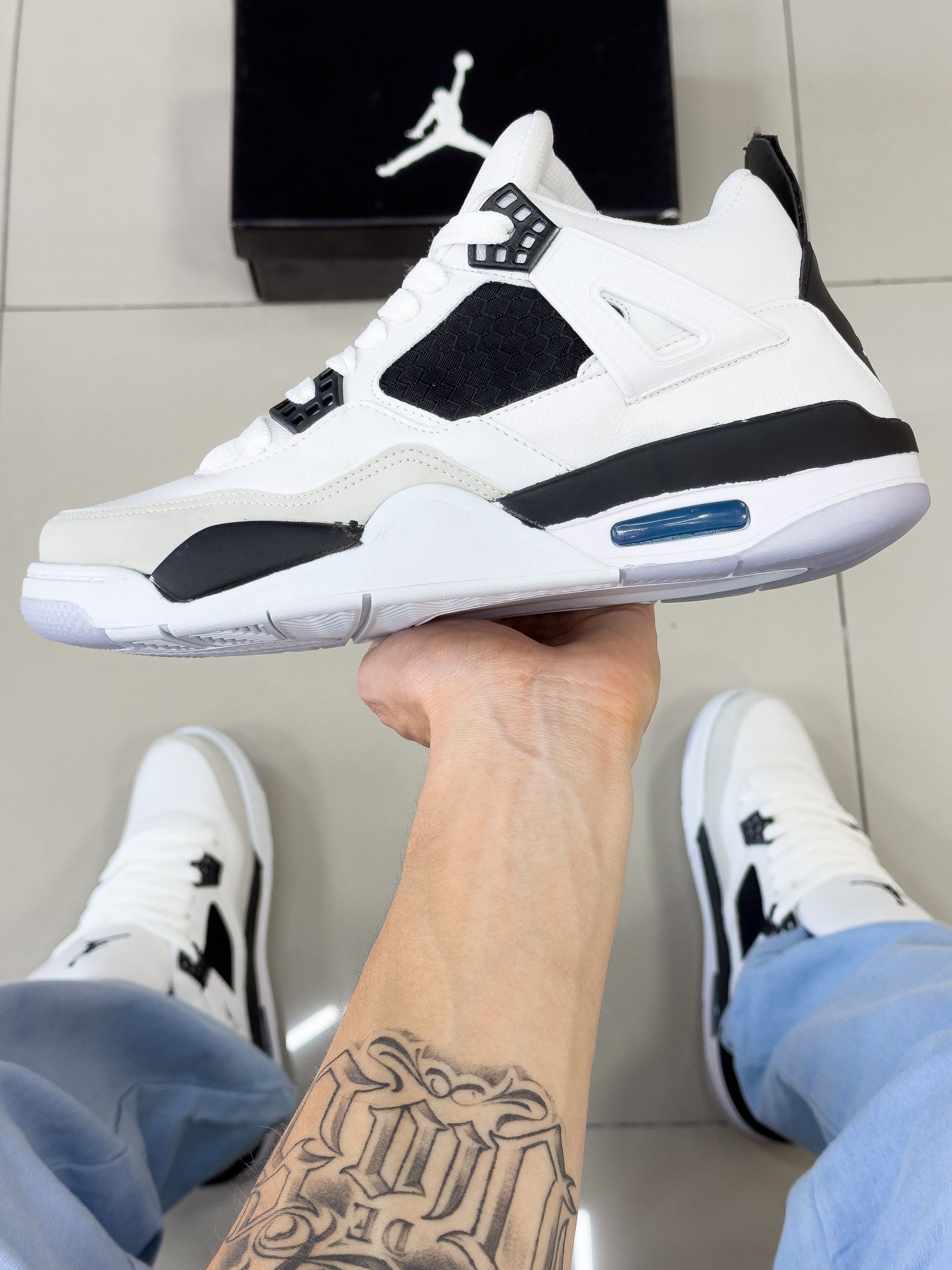Air Jordan 4 Branco/Preto Premium