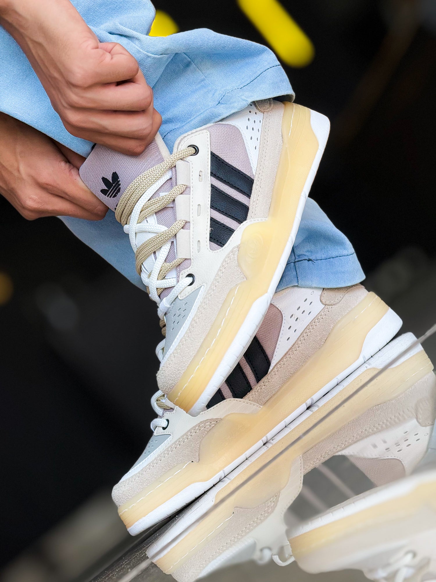 Adi2000 Bege/Preto Premium