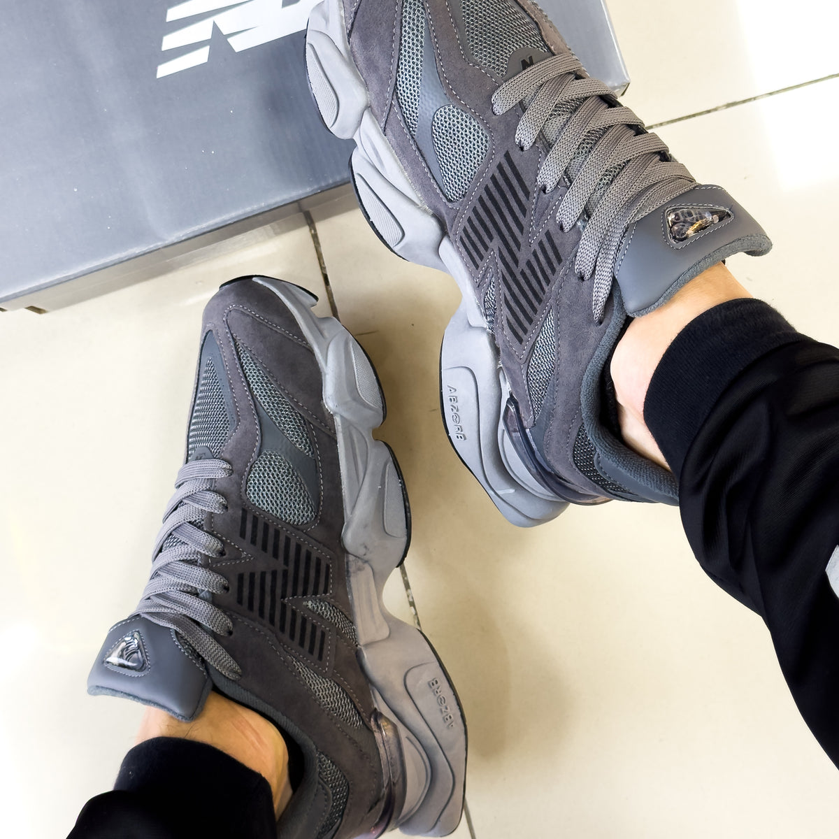 NB 9060 Cinza Escuro Premium