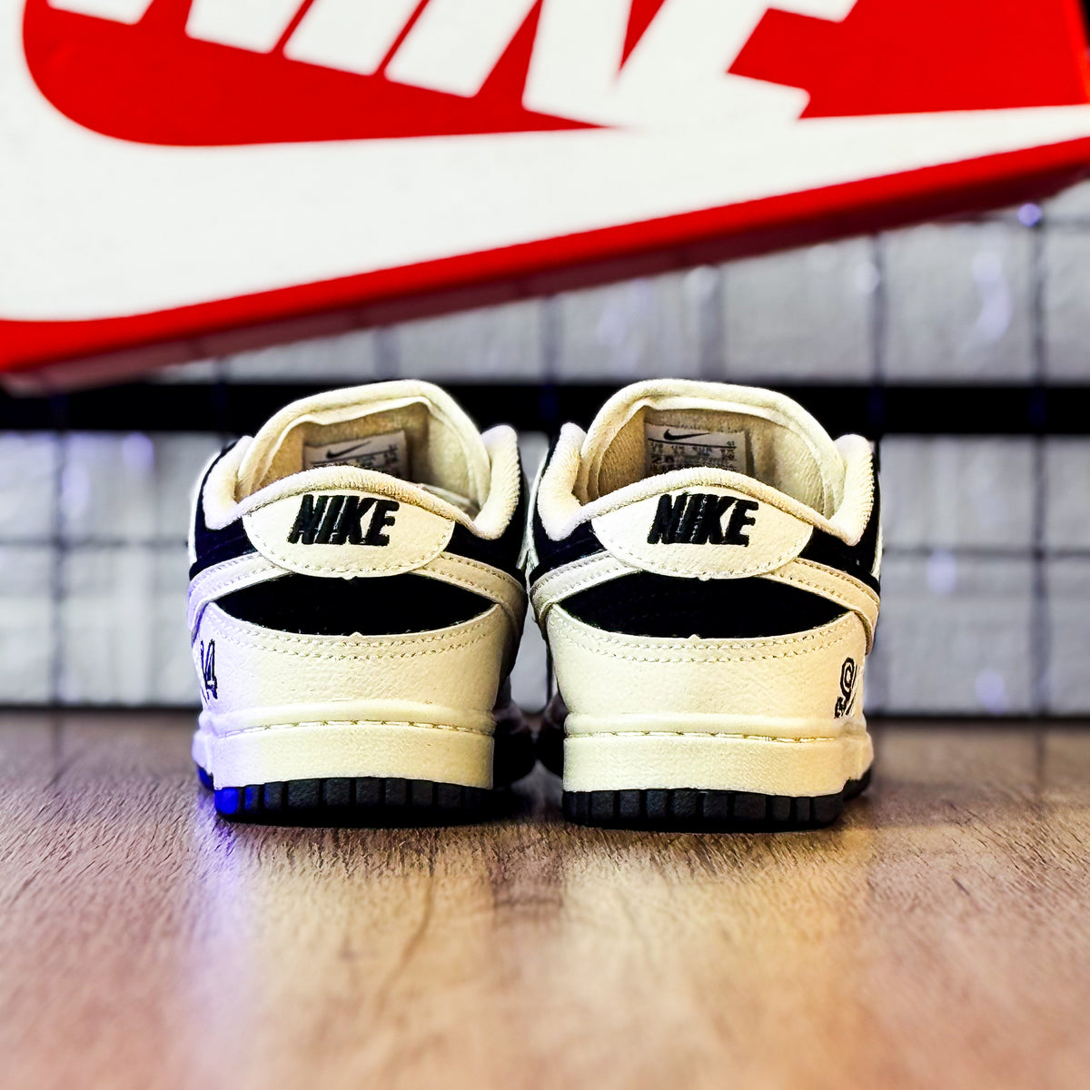 Dunk Low Bege/Preto Infantil