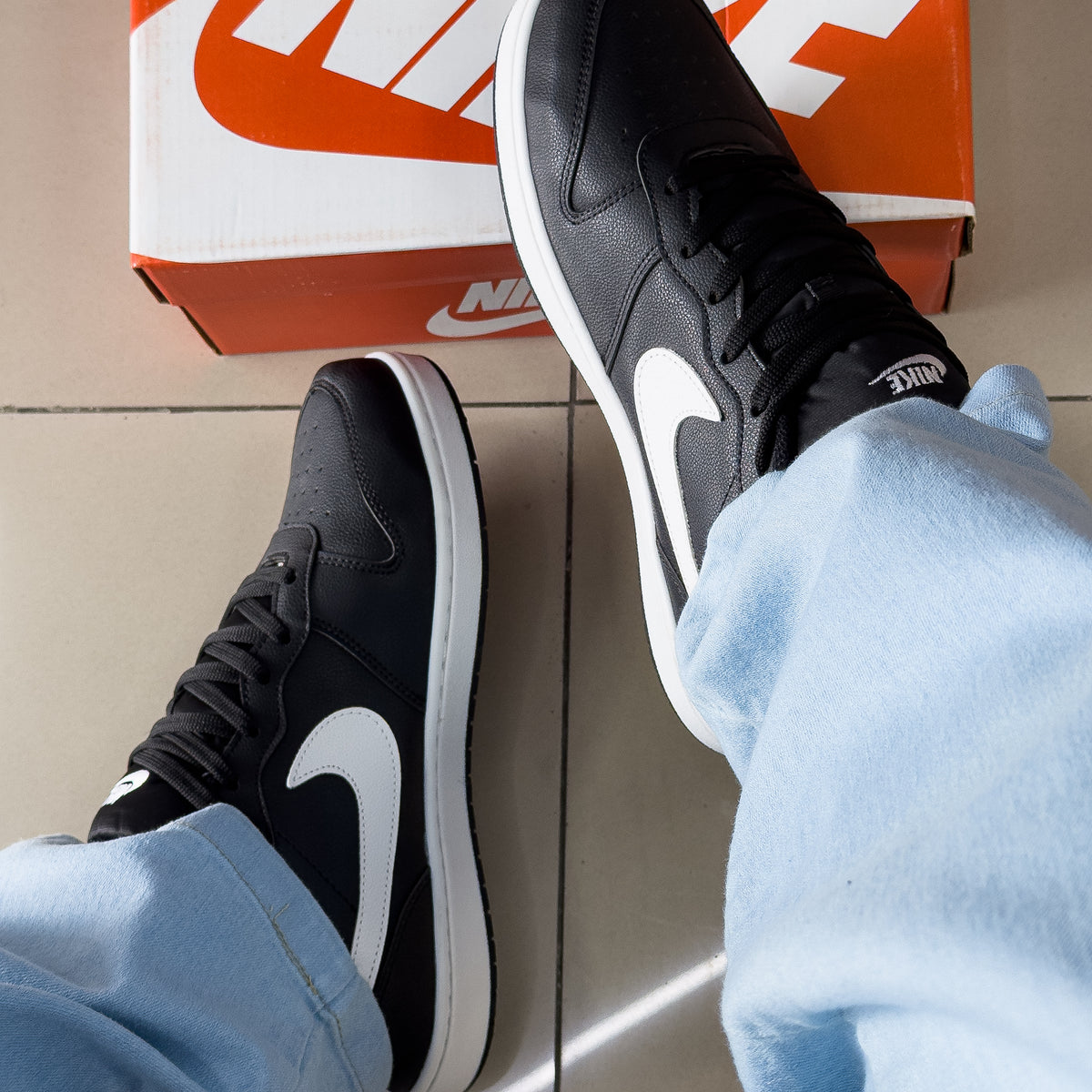 Borough Low Preto/Branco Premium