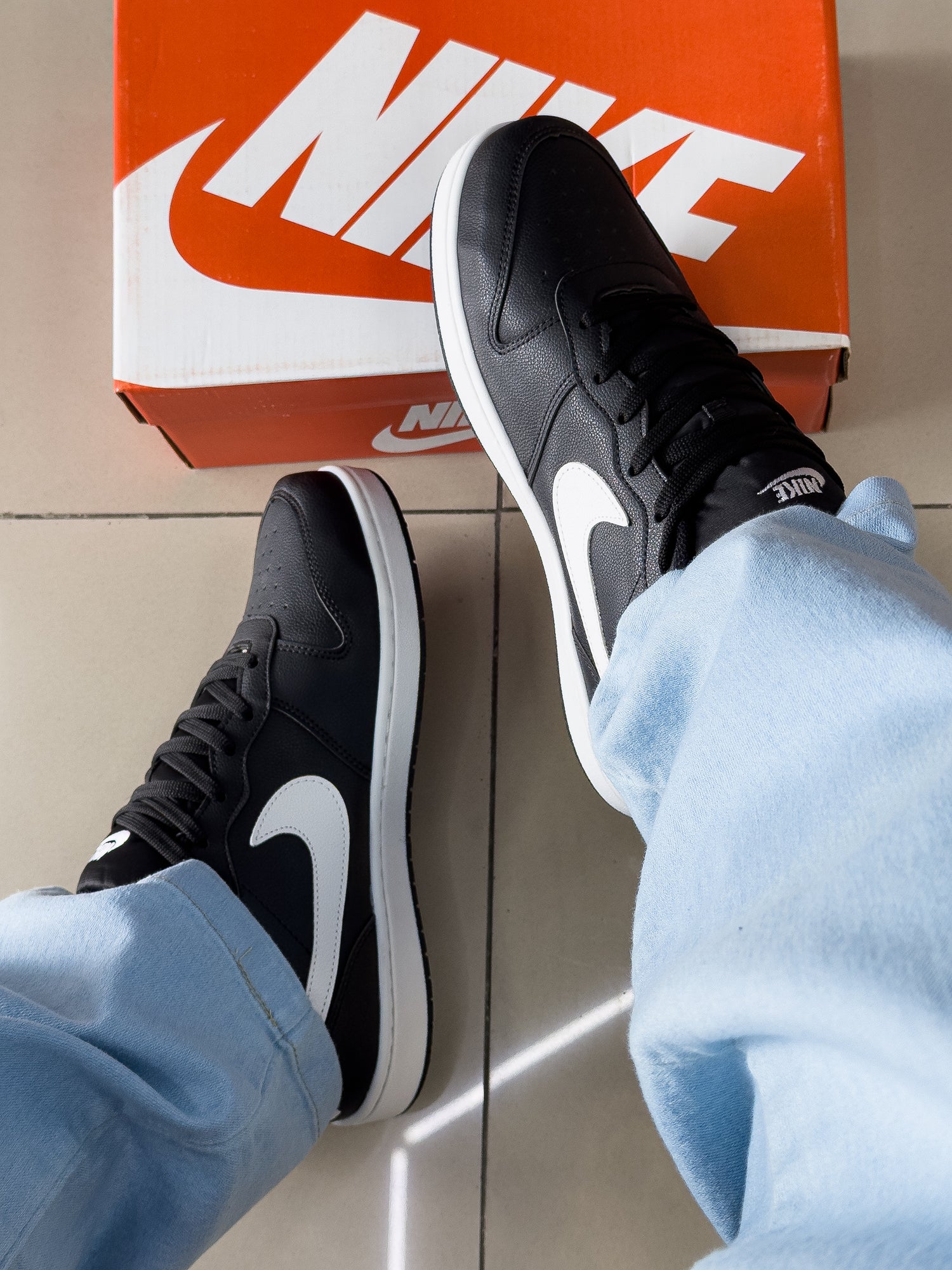 Borough Low Preto/Branco Premium