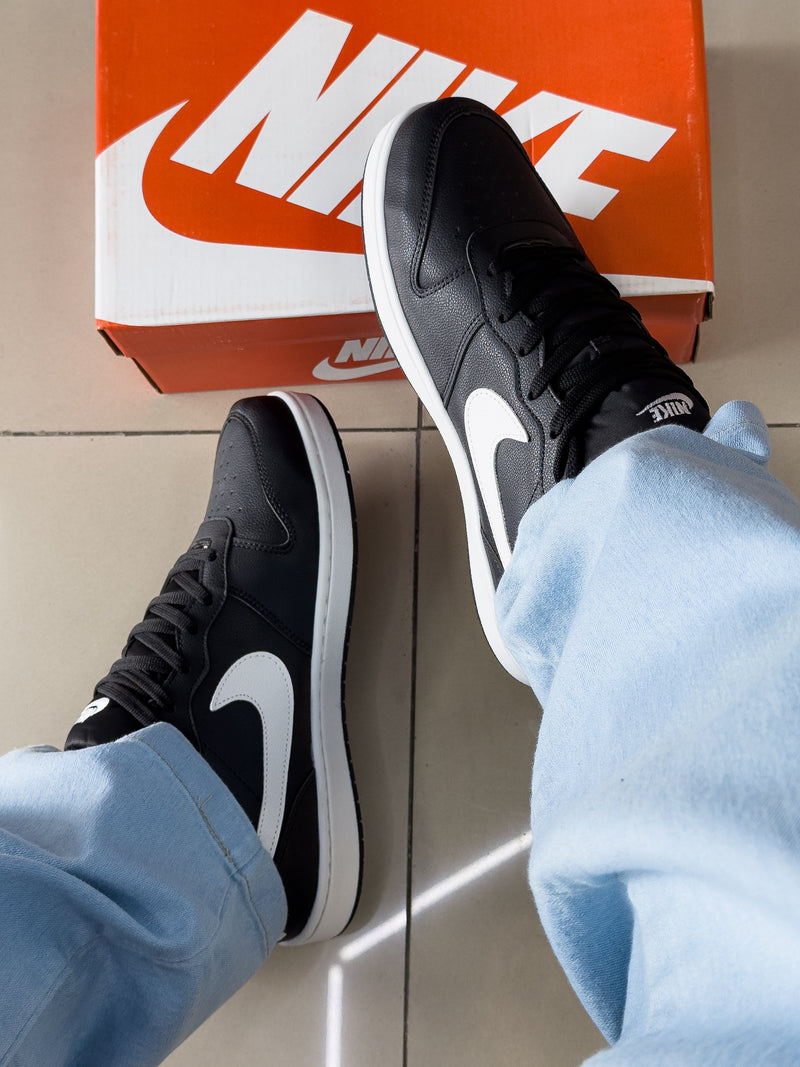 Borough Low Preto/Branco Premium