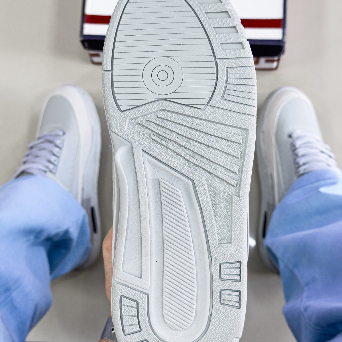 Air Jordan 4 RM Cinza Premium