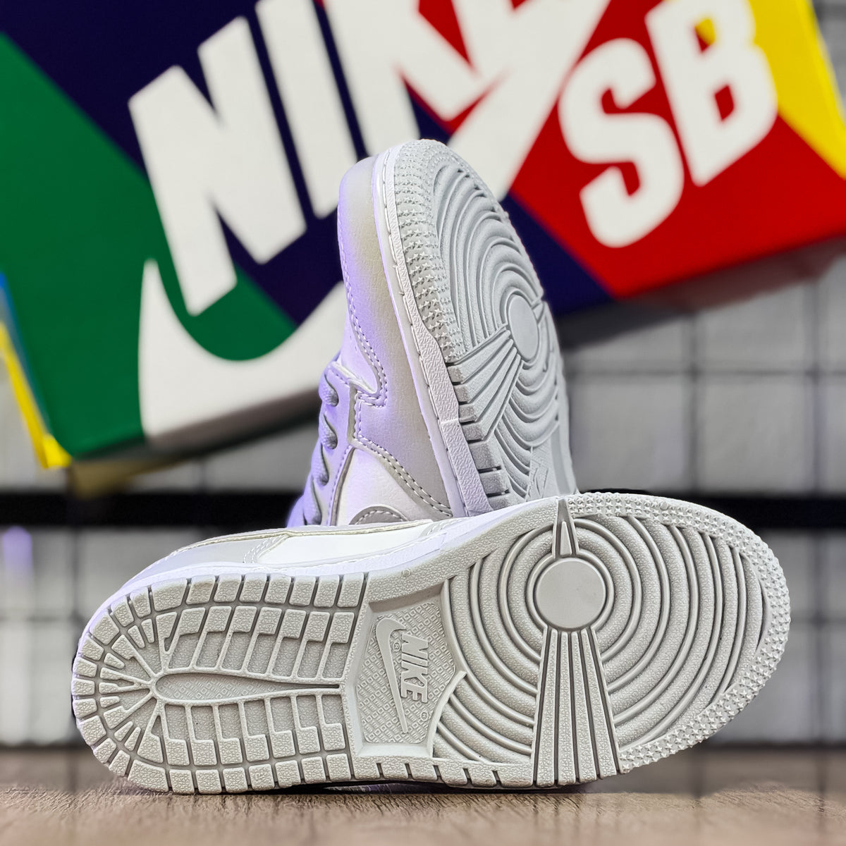 Dunk Low Branco/Cinza Infantil