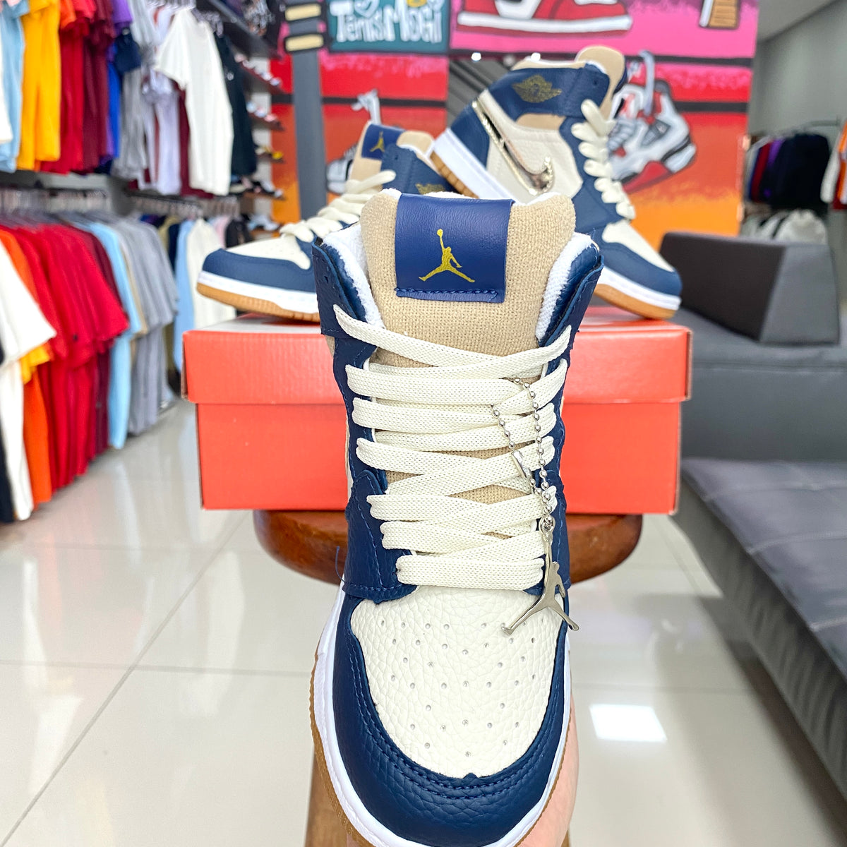 Jordan 1 Marinho/Dourado Infantil