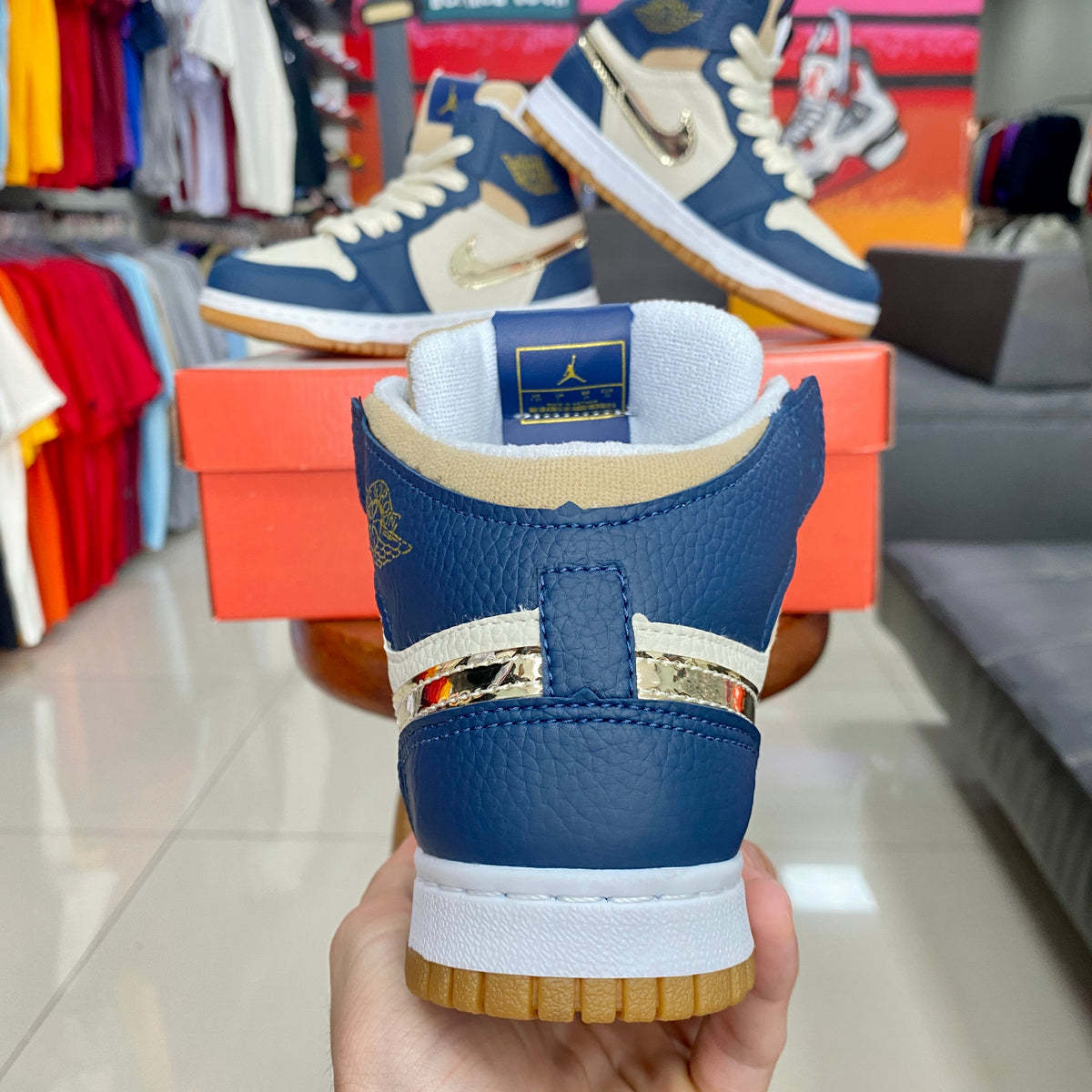 Jordan 1 Marinho/Dourado Infantil