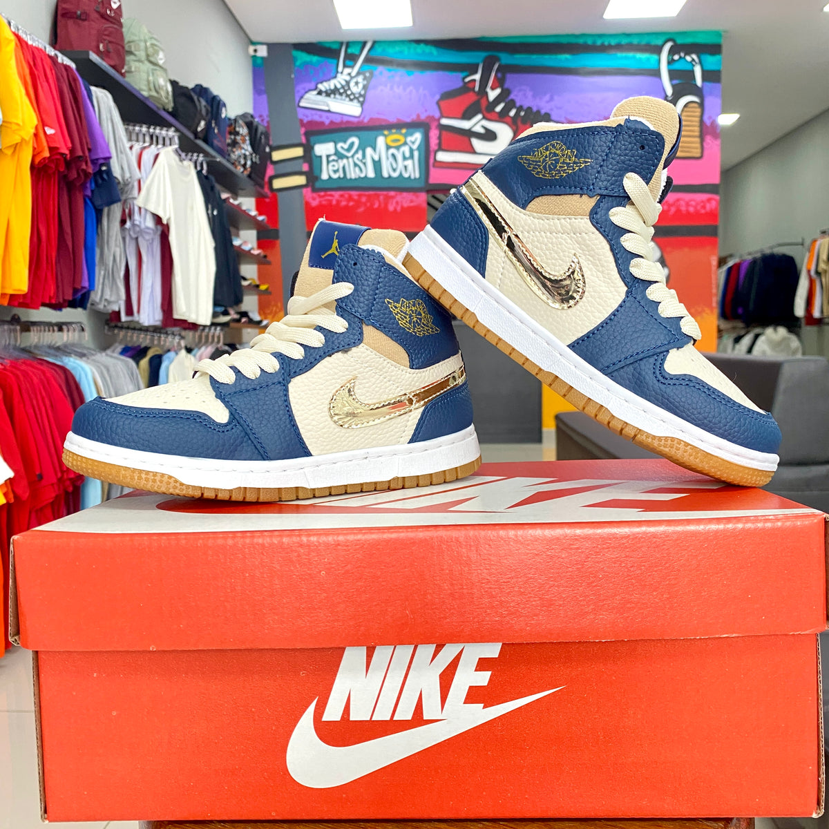 Jordan 1 Marinho/Dourado Infantil