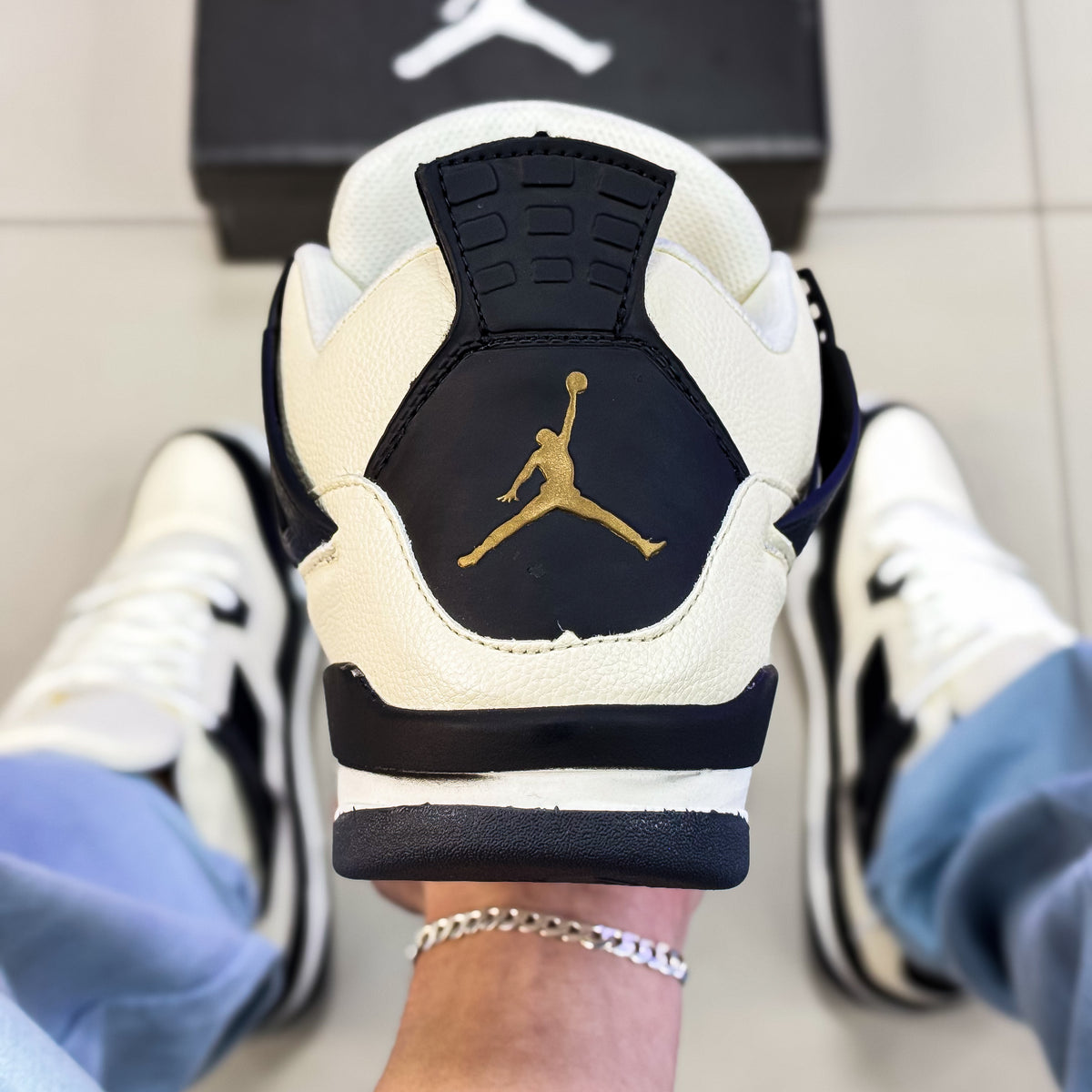 Air Jordan 4 Bege/Preto Premium