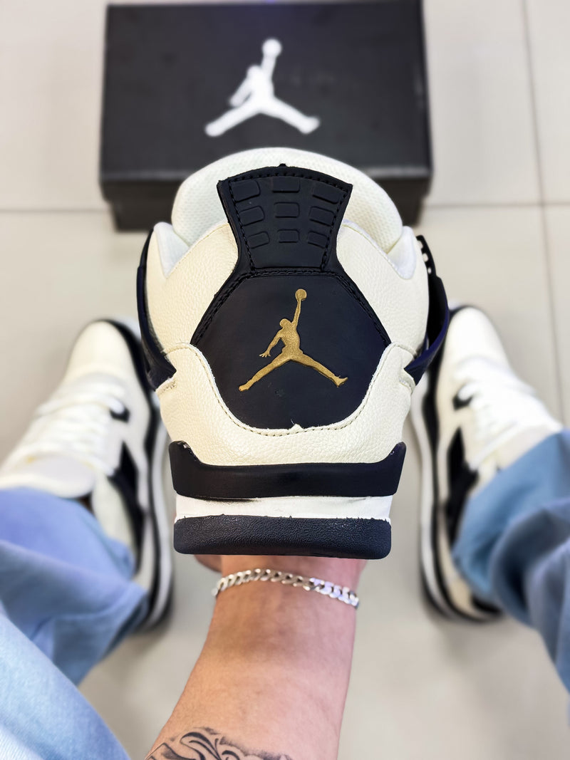 Air Jordan 4 Bege/Preto Premium