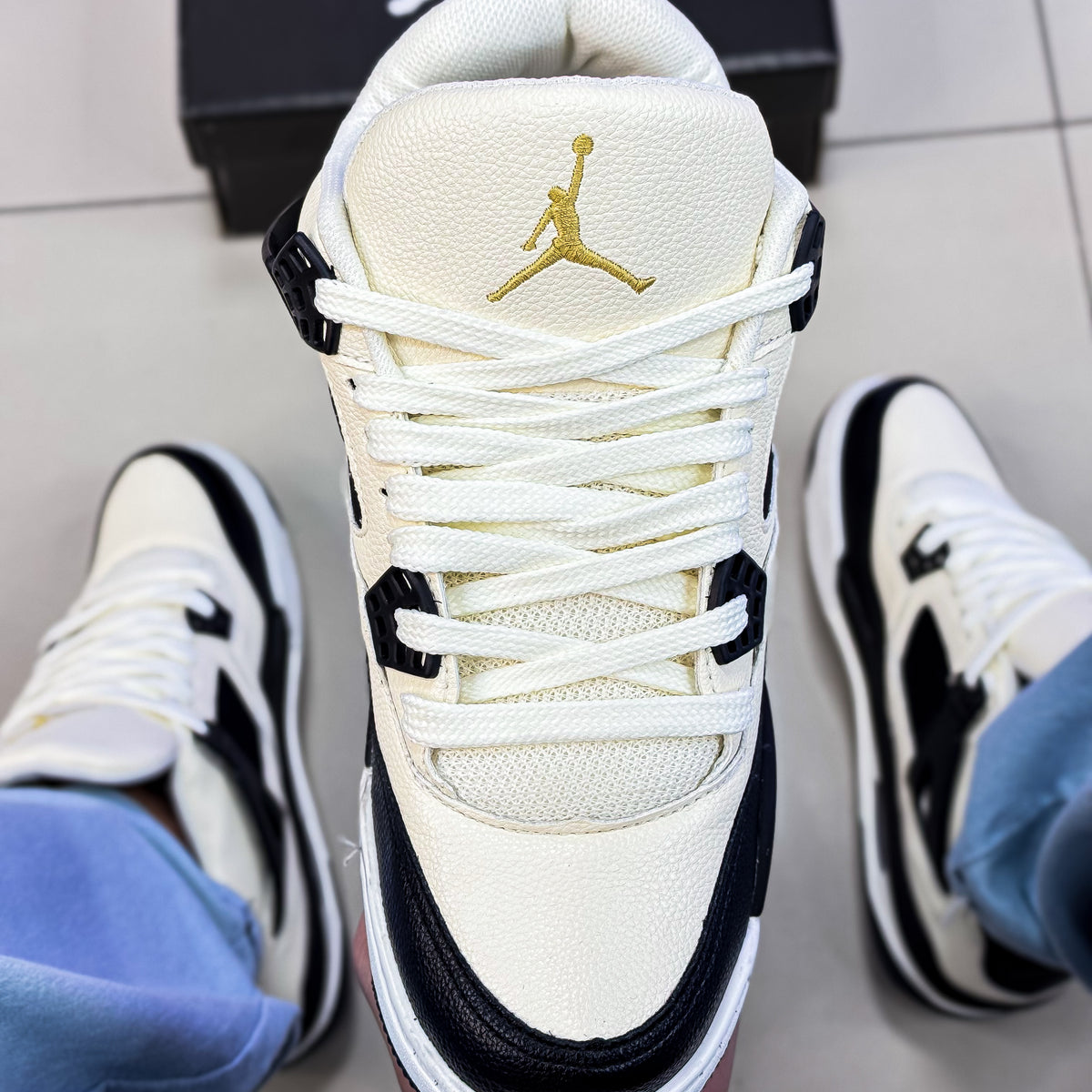 Air Jordan 4 Bege/Preto Premium