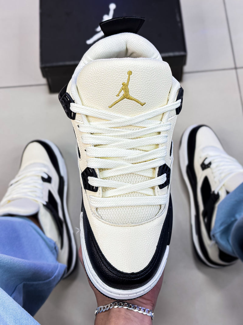 Air Jordan 4 Bege/Preto Premium