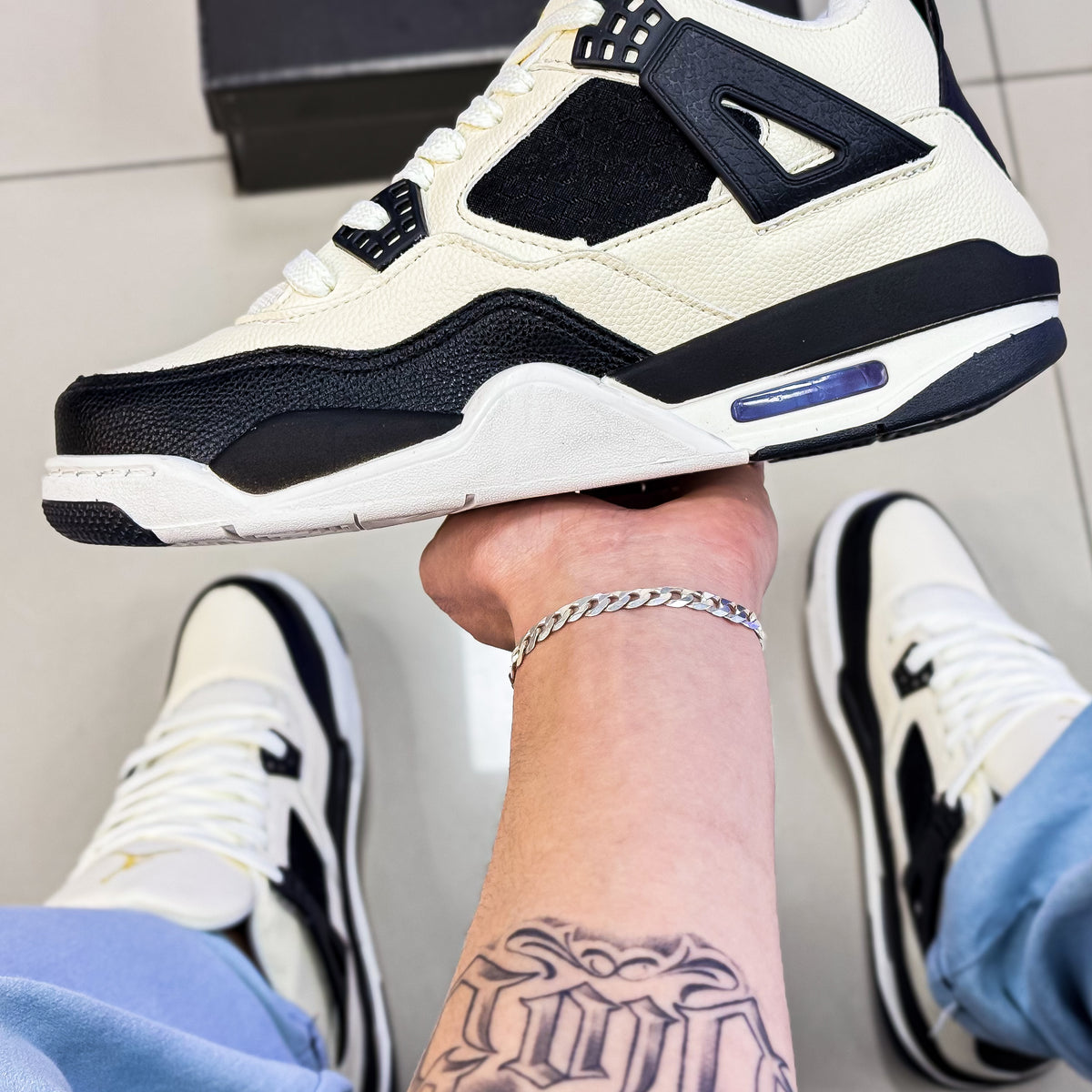 Air Jordan 4 Bege/Preto Premium