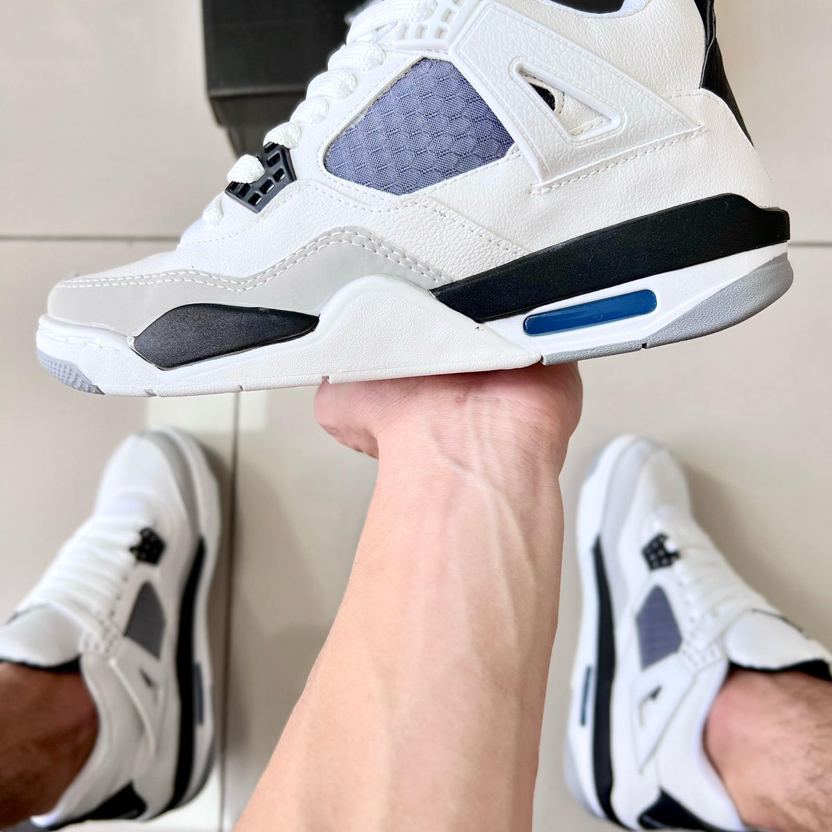 Air Jordan 4 Branco/Preto Premium