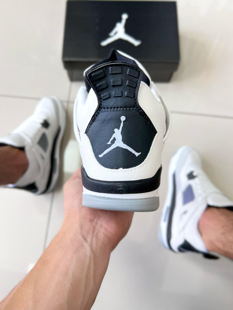 Air Jordan 4 Branco/Preto Premium