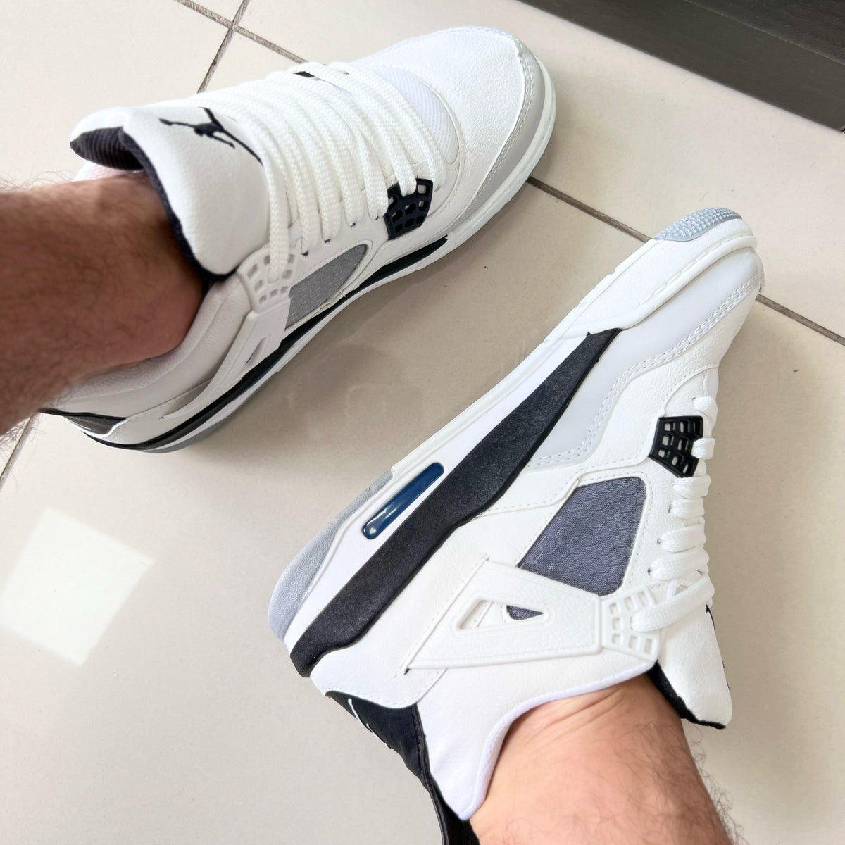 Air Jordan 4 Branco/Preto Premium