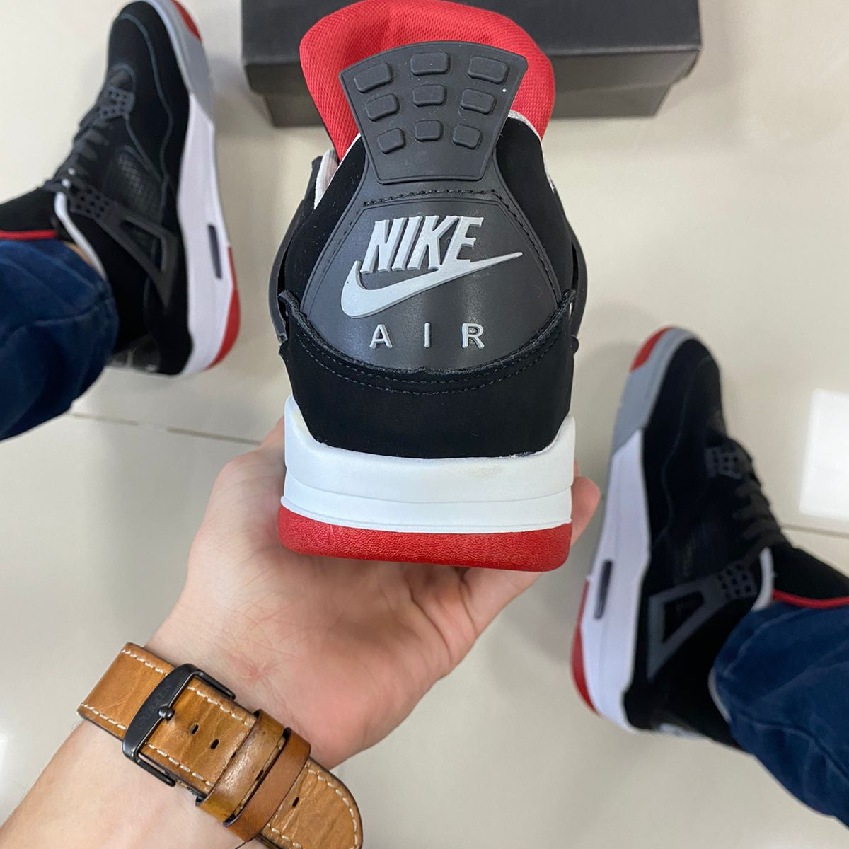 Jordan 4 Preto/Vermelho