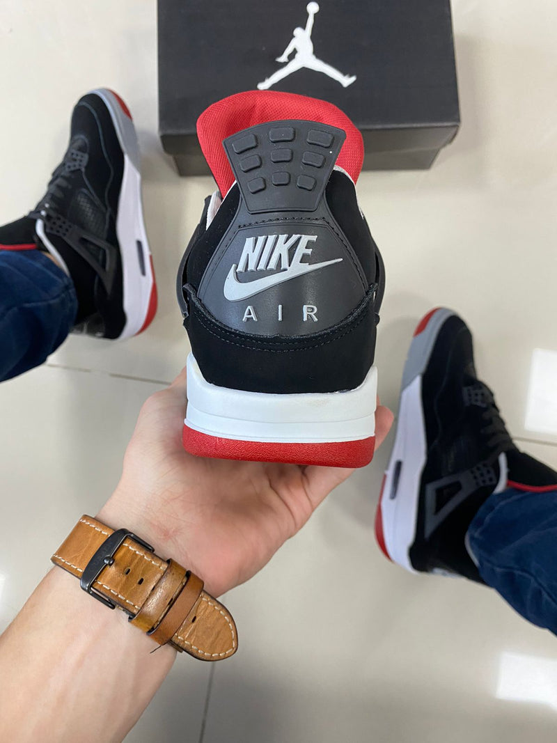 Jordan 4 Preto/Vermelho