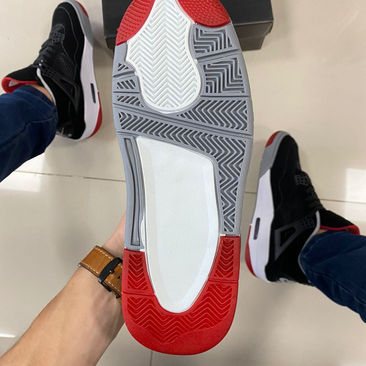 Jordan 4 Preto/Vermelho