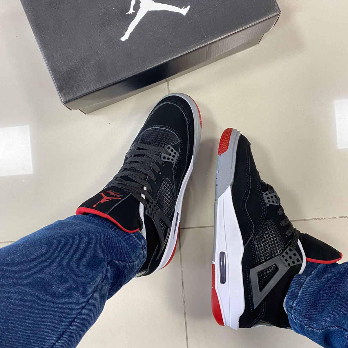 Jordan 4 Preto/Vermelho