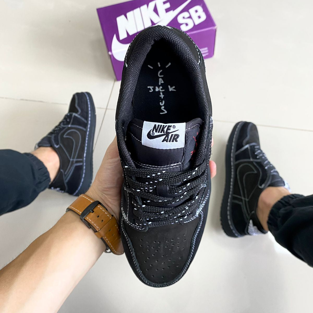Air Jordan Low Travis Preto Premium