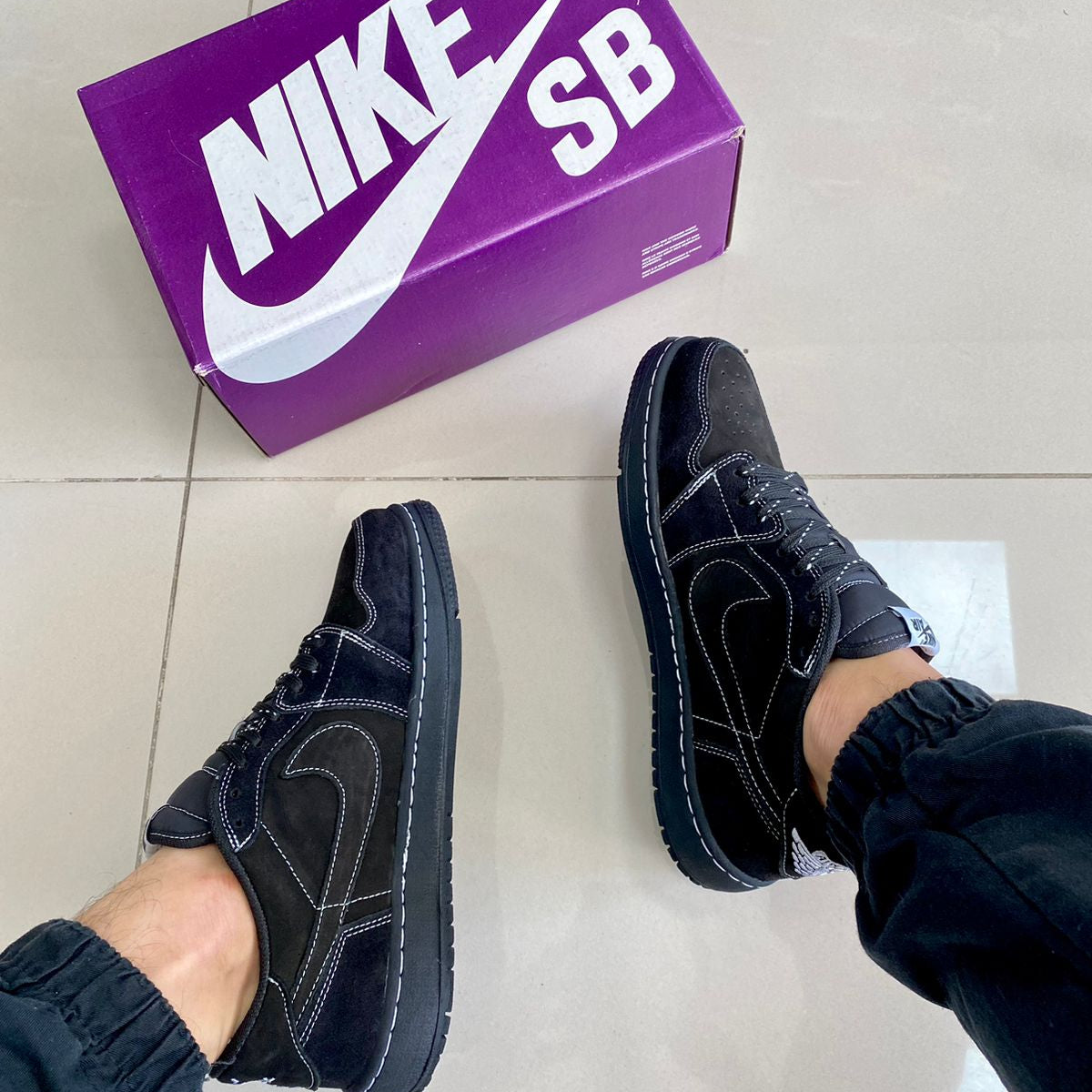 Air Jordan Low Travis Preto Premium