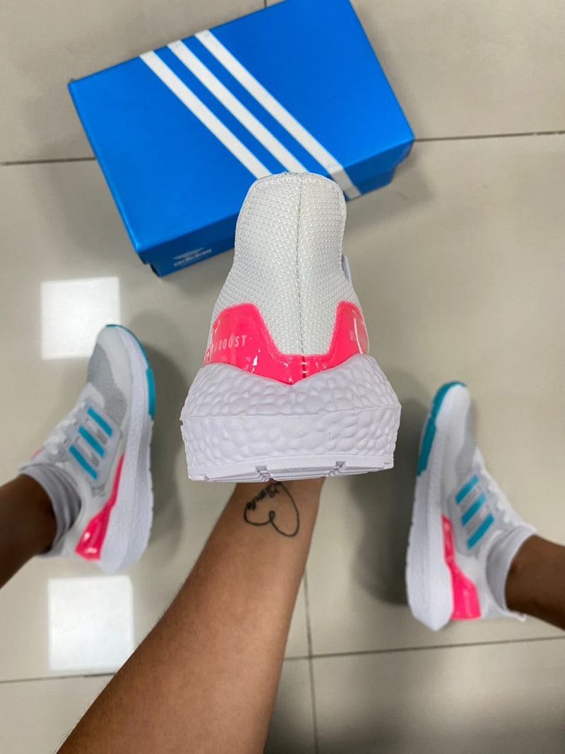 Ultra Boost Branco/Verde/Pink