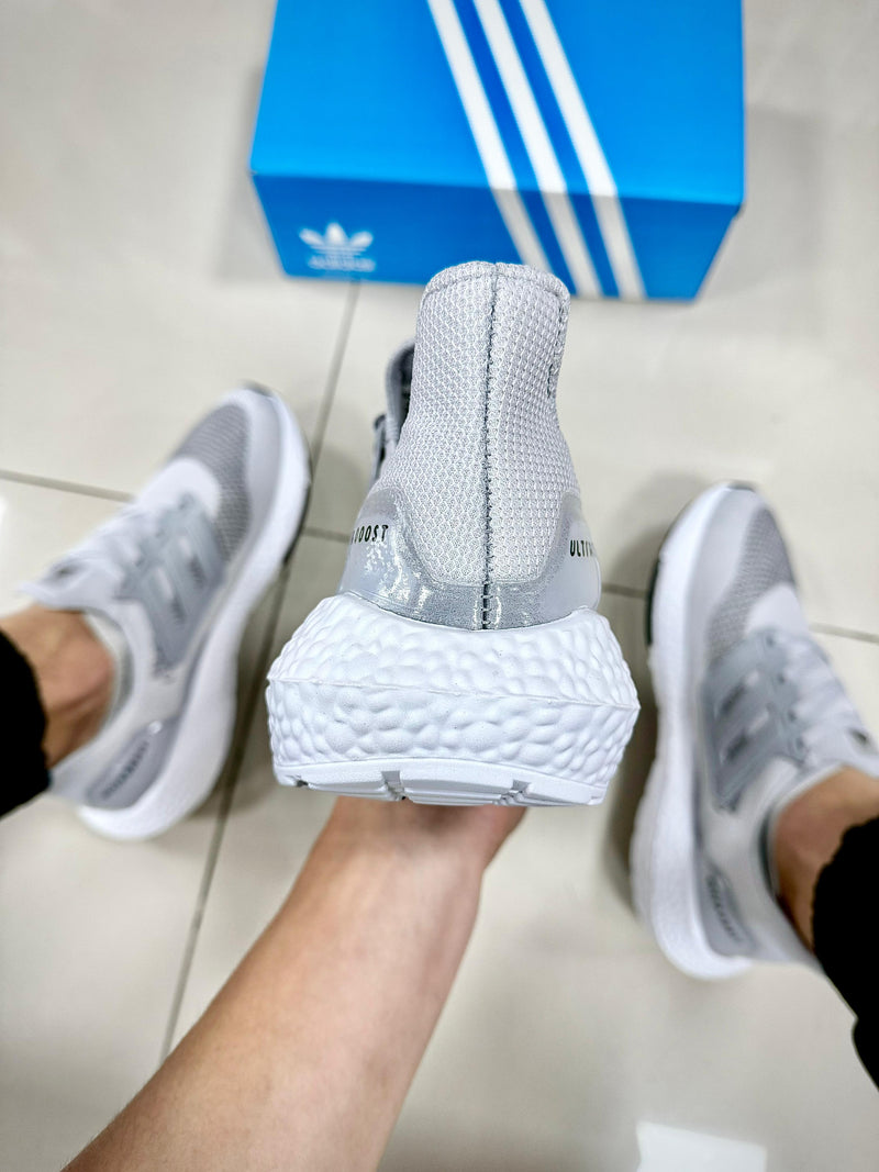 Ultra Boost Cinza