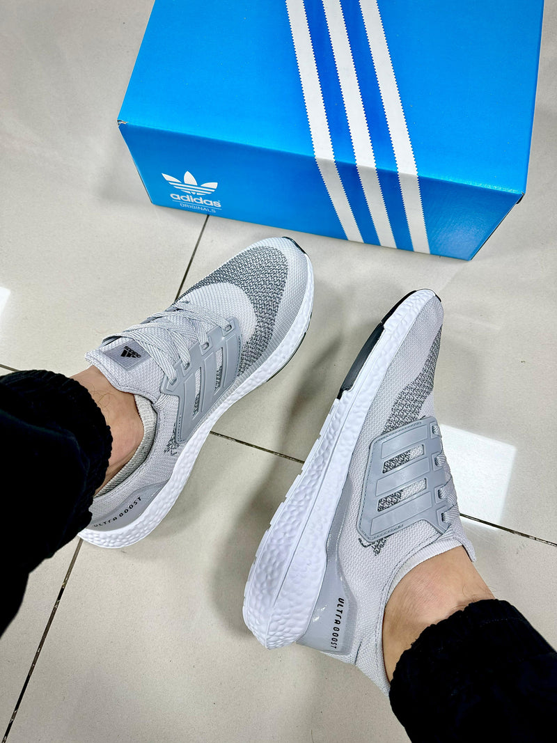 Ultra Boost Cinza