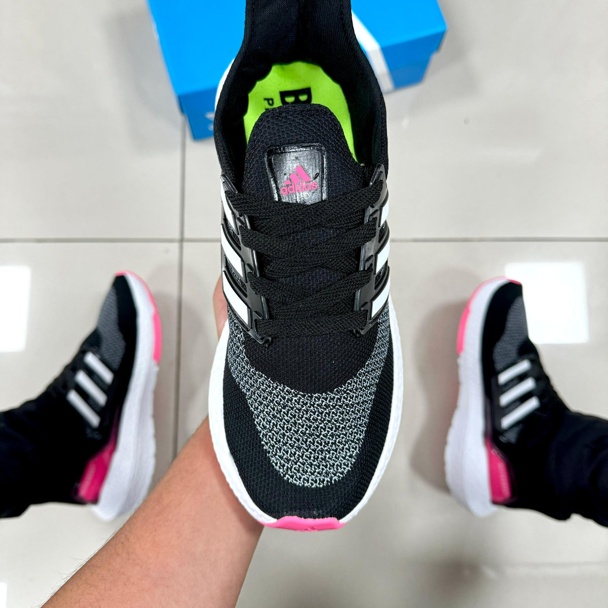 Ultra Boost Preto/Rosa