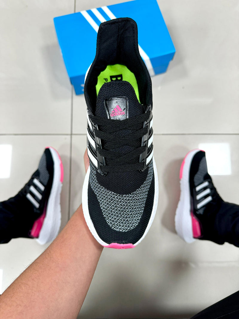 Ultra Boost Preto/Rosa