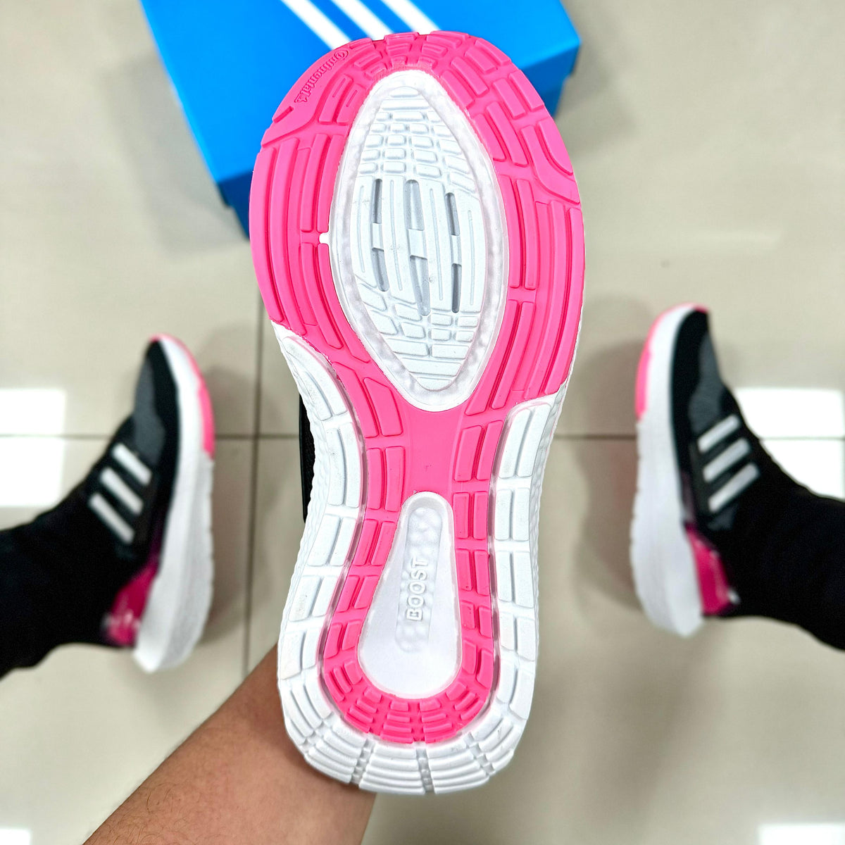 Ultra Boost Preto/Rosa