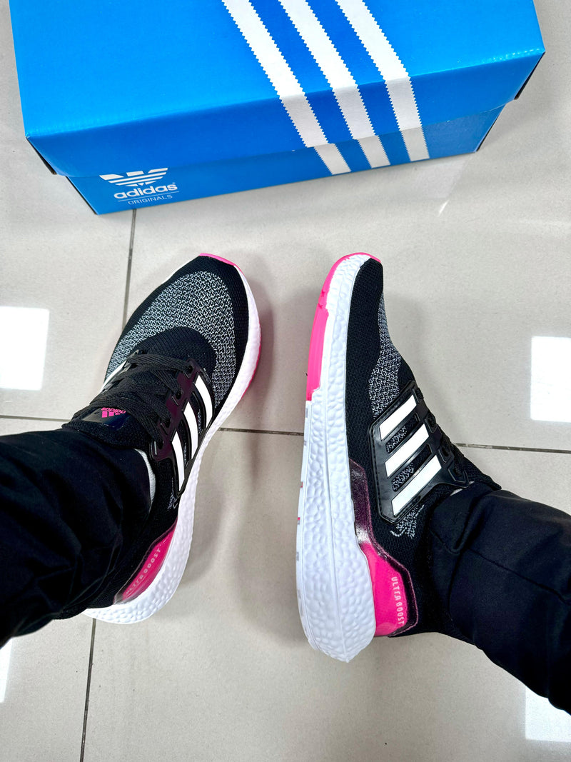 Ultra Boost Preto/Rosa
