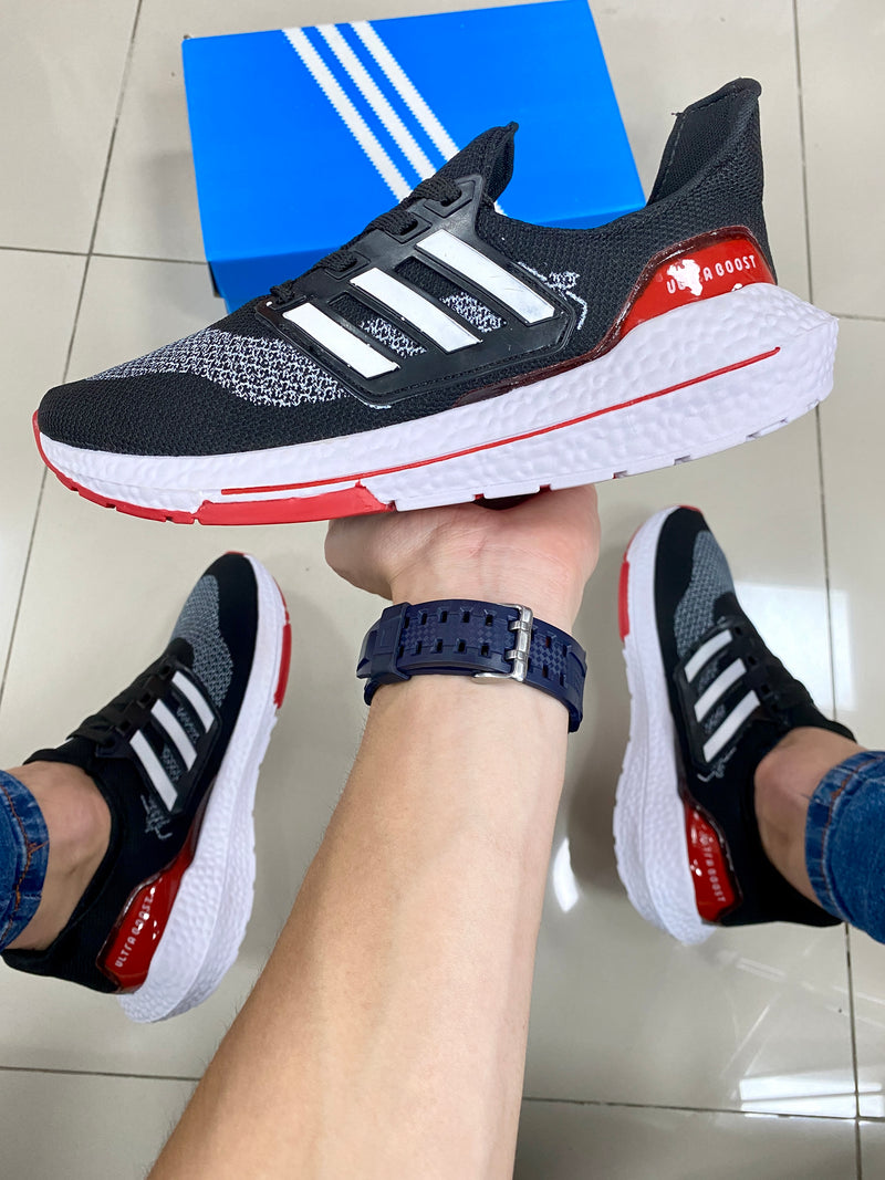 Ultra Boost Preto/Vermelho